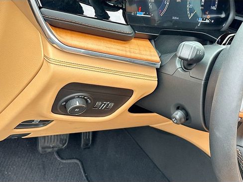 New 2025 Jeep Grand Cherokee Summit AWD/4WD image 10