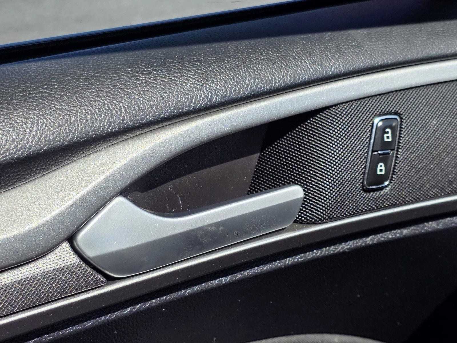 Used 2020 Ford Fusion SE FWD image 10