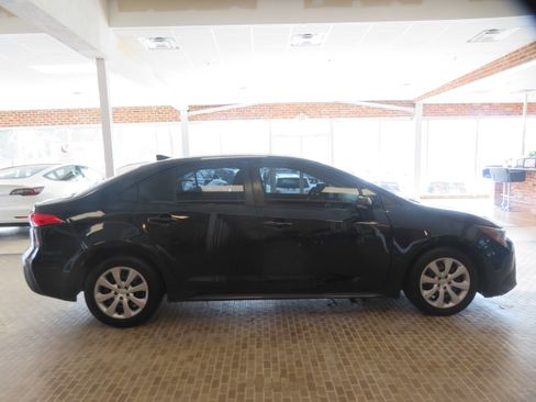 Used 2021 Toyota Corolla LE FWD image 56