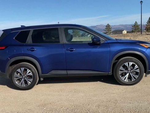 Used 2022 Nissan Rogue SV image 9