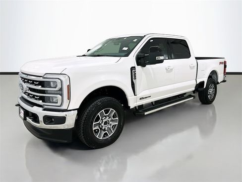 Used 2026 Ford F250 Lariat w/ FX4 Off-Road Package image 3