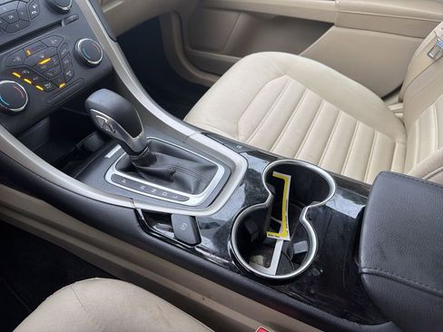 Used 2016 Ford Fusion SE FWD image 12