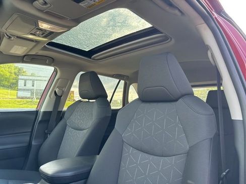 Used 2025 Toyota RAV4 XLE w/ Convenience Package AWD/4WD image 8