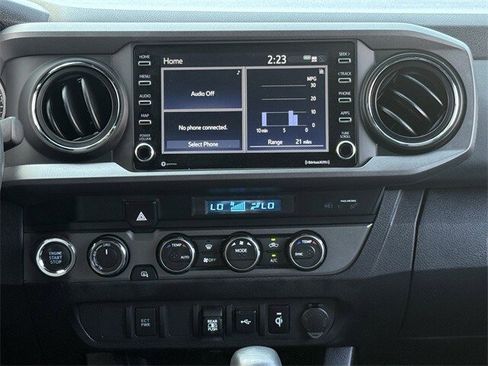 Used 2022 Toyota Tacoma TRD Off-Road image 17