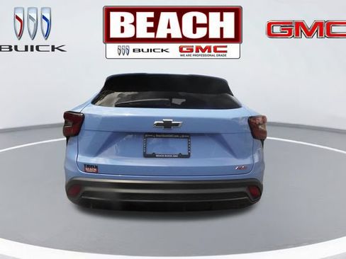 Used 2024 Chevrolet Trax RS w/ Sunroof Package FWD image 3