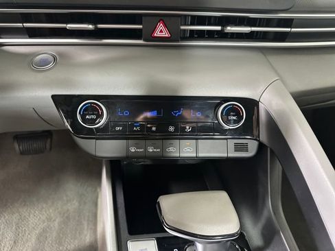 Used 2023 Hyundai Elantra SEL image 23