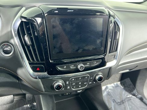 Used 2021 Chevrolet Traverse LT FWD image 25