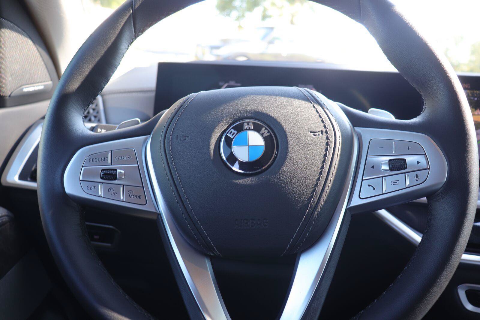 Used 2024 BMW X7 xDrive40i w/ Premium Package AWD/4WD image 32