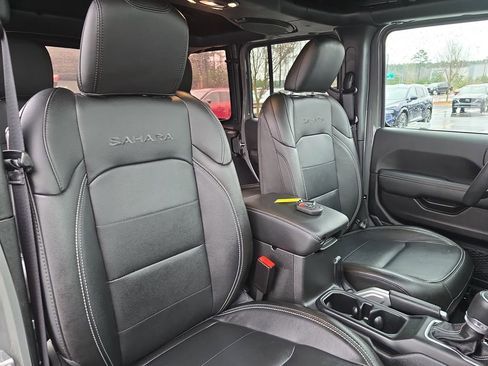 Used 2023 Jeep Wrangler Unlimited Sahara image 13