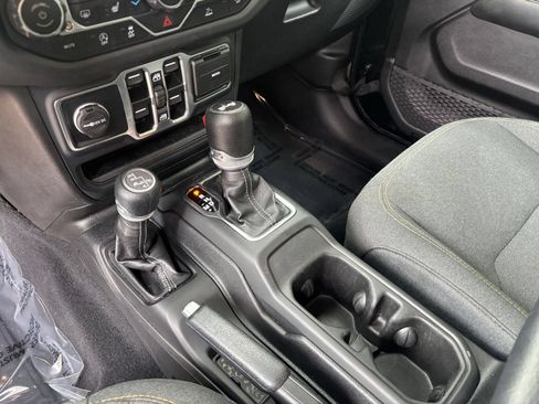 Used 2025 Jeep Wrangler Unlimited Sahara AWD/4WD image 42
