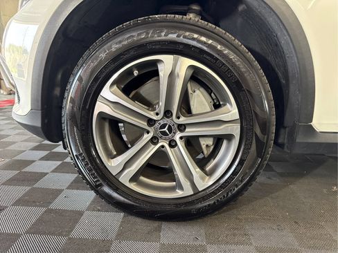 Used 2019 Mercedes-Benz GLC 300 4MATIC w/ Premium Package image 22
