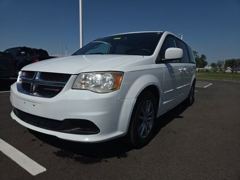 Used 2016 Dodge Grand Caravan SE FWD image 2