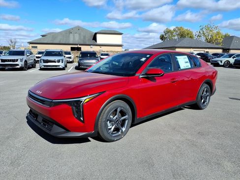 Used 2025 Kia K4 LXS image 2