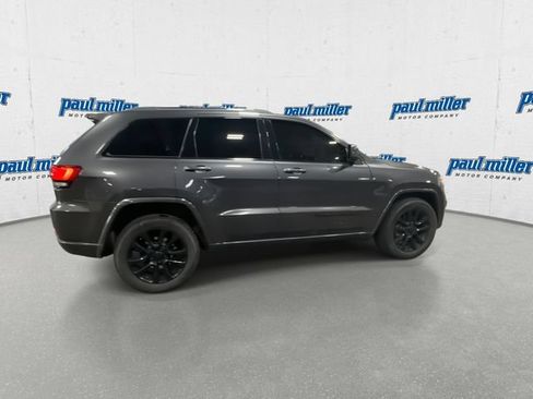 Used 2018 Jeep Grand Cherokee Altitude AWD/4WD image 12