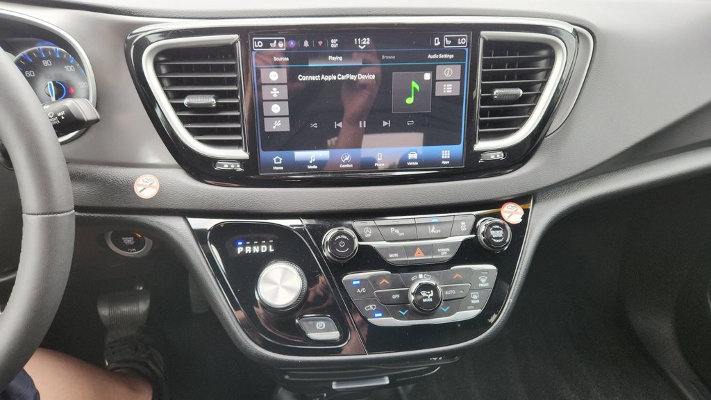 Used 2025 Chrysler Pacifica Select FWD image 18