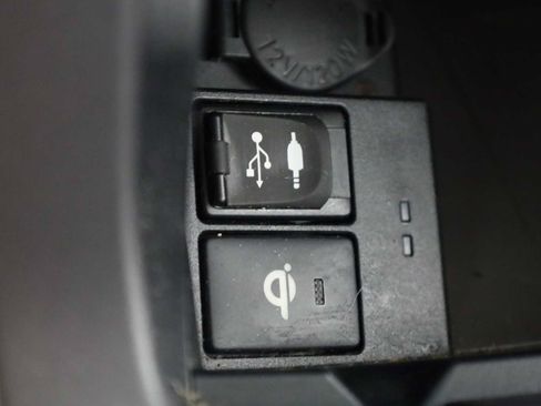Used 2017 Toyota Camry XLE w/ Moonroof Package FWD image 33