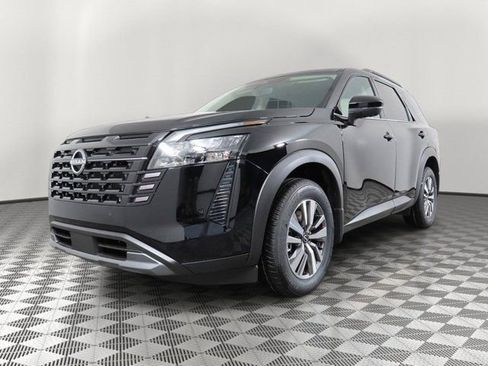 New 2026 Nissan Pathfinder SL image 1