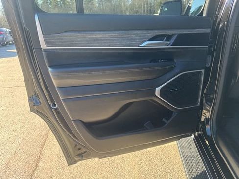 Used 2024 Jeep Wagoneer Series II w/ Flexible Seating Group AWD/4WD image 26