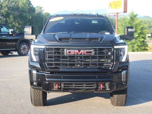 Used 2024 GMC Sierra 2500 AT4 w/ AT4 Premium Plus Package AWD/4WD image 2