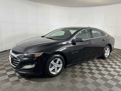 Used 2021 Chevrolet Malibu LS FWD image 1