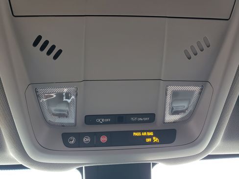 Used 2022 Chevrolet Equinox LT w/ Driver Convenience Package image 24