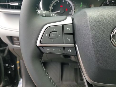 New 2026 Toyota Highlander XLE image 14