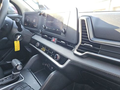 Used 2023 Kia Sportage LX image 13