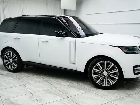 Used 2023 Land Rover Range Rover Autobiography image 2