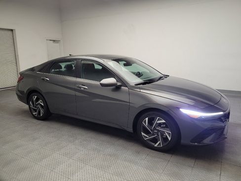 Used 2025 Hyundai Elantra SEL FWD image 11