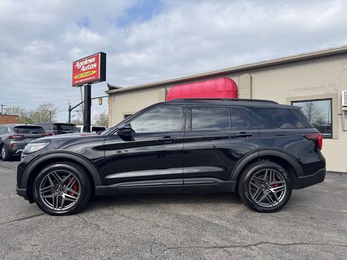 Used 2025 Ford Explorer ST image 6