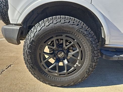 Used 2023 Ford Bronco Outer Banks image 6