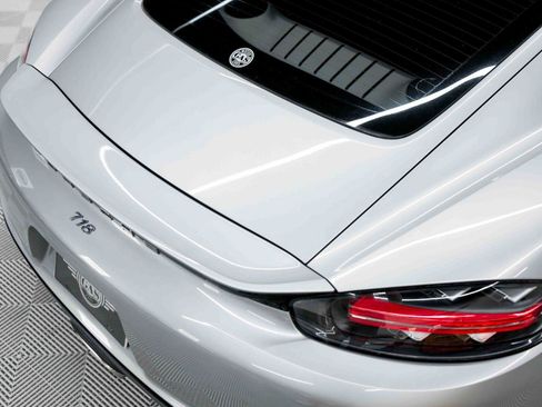 Used 2018 Porsche 718 Cayman RWD image 30