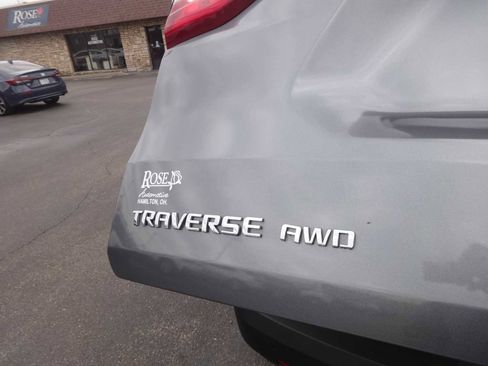Used 2019 Chevrolet Traverse LT image 8