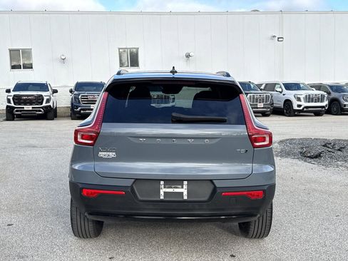 Used 2022 Volvo XC40 T5 R-Design image 5