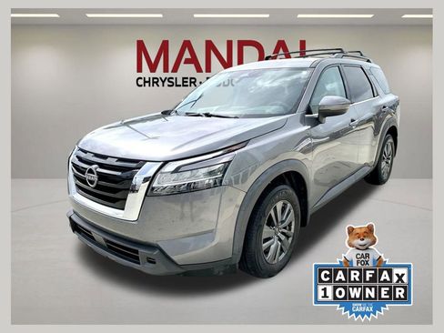 Used 2022 Nissan Pathfinder SV FWD image 1