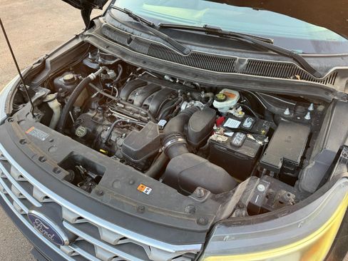 Used 2017 Ford Explorer XLT AWD/4WD image 25