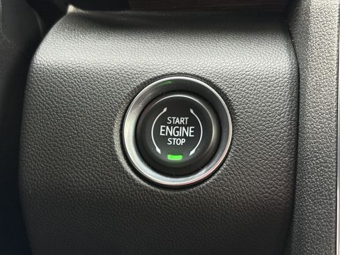 Used 2024 GMC Acadia Denali w/ Super Cruise Package image 31