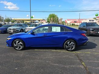 Certified 2025 Hyundai Elantra SEL w/ Cargo Package video 1