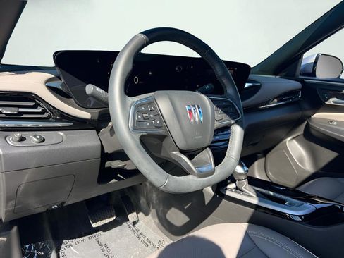 Used 2024 Buick Envista Avenir image 2