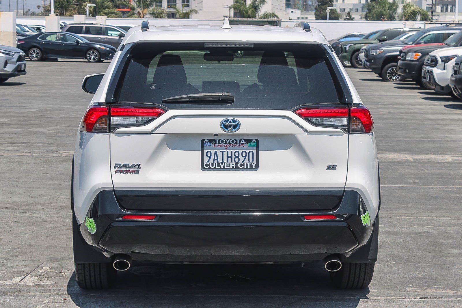 Used 2022 Toyota RAV4 SE w/ Weather & Moonroof Package AWD/4WD image 8