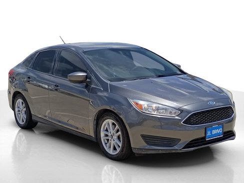 Used 2018 Ford Focus SE FWD image 3