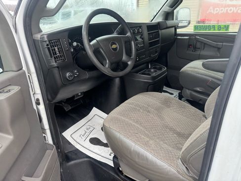 Used 2020 Chevrolet Express 2500 Extended image 9