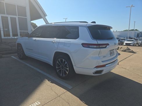 Used 2023 Jeep Grand Cherokee L Overland w/ Advanced Protech Group III AWD/4WD image 11