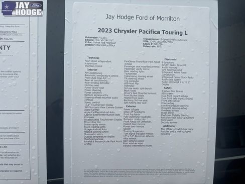 Used 2023 Chrysler Pacifica Touring-L FWD image 19