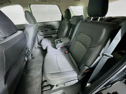 Used 2025 Nissan Pathfinder SV image 27