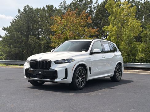 Used 2024 BMW X5 xDrive40i w/ M Sport Package AWD/4WD image 13