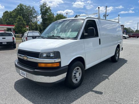 Used 2017 Chevrolet Express 2500 RWD image 5