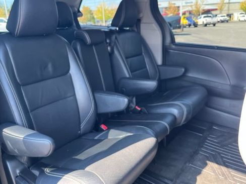Used 2015 Toyota Sienna SE w/ SE Preferred Package FWD image 21