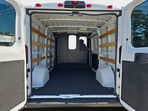 Used 2025 RAM ProMaster 2500 w/ U-Haul Equipment Group FWD image 26