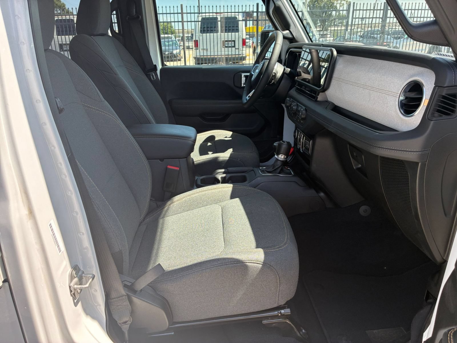 Used 2025 Jeep Wrangler Unlimited Sahara AWD/4WD image 34